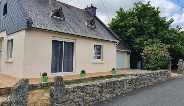 Holiday Home 'Gîte De Locmousteru' with Private Terrace, Private Garden and Wi-Fi