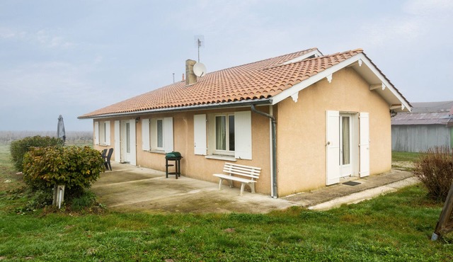 Holiday Home 'Gite Du Maine' with Private Terrace, Garden and Wi-Fi