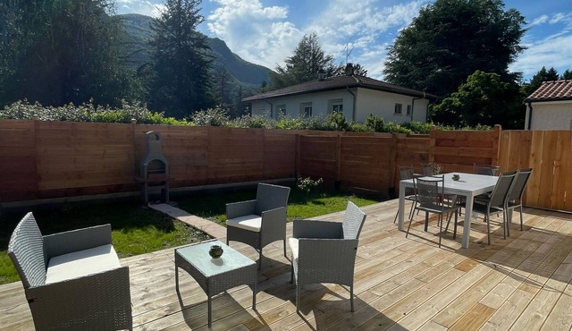 Holiday Home 'Gite Du Pic Du Gar' with Mountain View, Wi-Fi and Air Conditioning