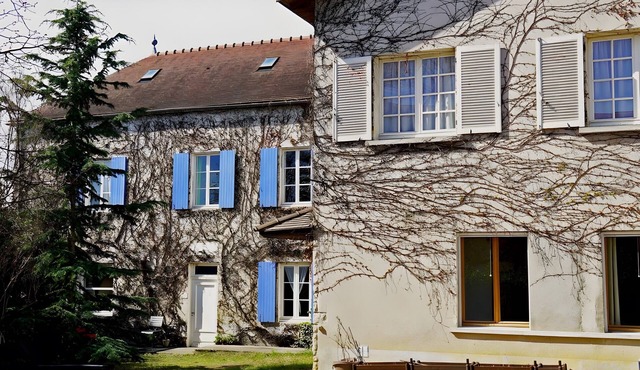 Holiday Home 'Gîte Limagne Volcans' with Private Terrace, Shared Garden and Wi-Fi