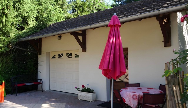Holiday Home 'Gite Des Orchidées' with Private Terrace, Shared Garden and Wi-Fi