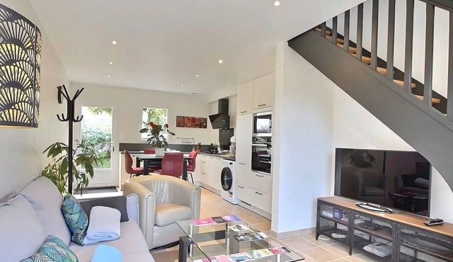 Holiday Home 'Gite Kerstephan' with Private Terrace, Private Garden and Wi-Fi