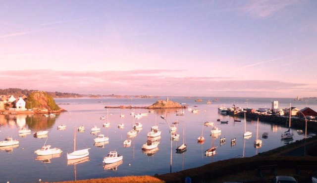 Holiday Home 'Gite Loguivy De La Mer' with Sea View and Private Terrace