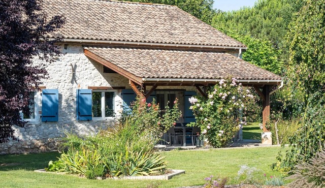 Holiday Home 'Gite Coeur Des Ondes - Coquelicot' with Private Terrace and Shared Garden