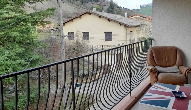 Holiday Home 'Gite Des Cotes Bis' with Private Terrace, Balcony and Wi-Fi