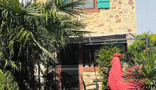 Holiday home "GITE & JARDIN LE COQ ROUGE" centrally located