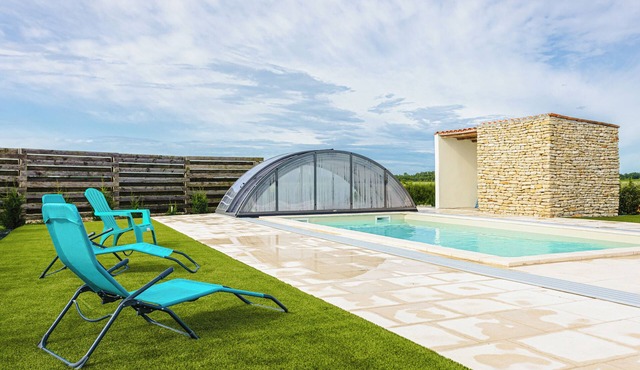 Holiday Home 'Gîte Koala' with Private Pool, Wi-Fi & Air Conditioning