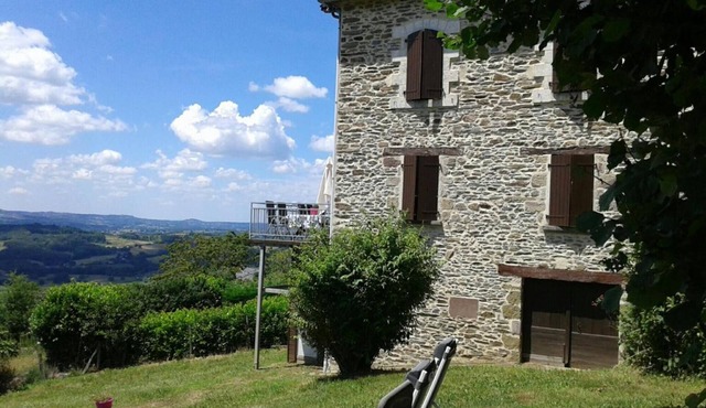 Holiday Home 'Gîte La Chartrouille' with Private Terrace, Private Garden and Wi-Fi