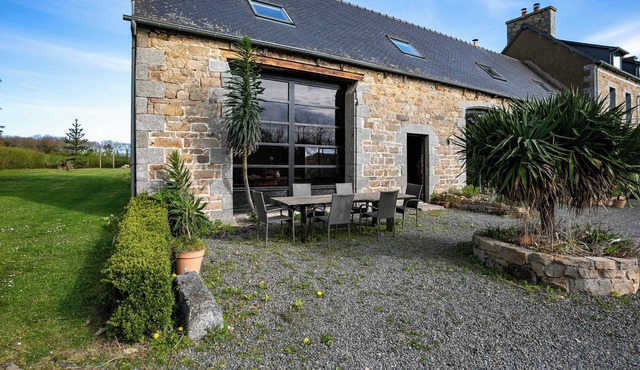 Holiday Home 'Gite La Grange Cheval Rouge 4 Pers' with Shared Pool