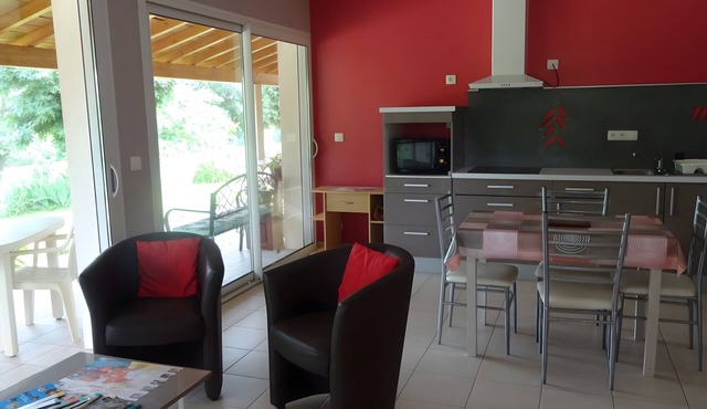 Holiday Home “Gîte Le Figuier” with Wi-Fi and Air Conditioning