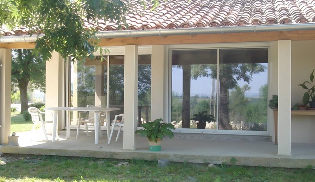 Holiday Home “Gîte Les Chênes” with Covered Terrace, Wi-Fi and Air Conditioning