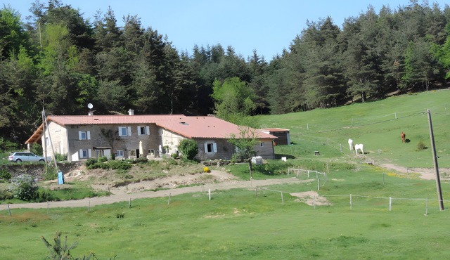 Holiday Home 'Gîte Les Combes Claires' with Mountain View and Wi-Fi