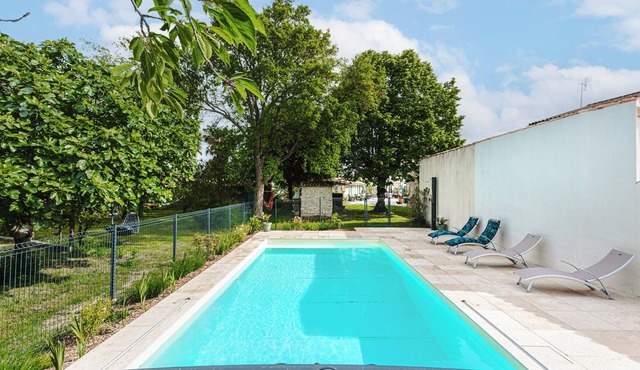 Holiday Home 'Gite Les Cigognes' with Shared Pool, Wi-Fi and Air Conditioning