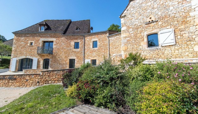 Holiday Home 'Gite Les Hauts De L'ouysse' with Private Pool, Wi-Fi and Air Conditioning
