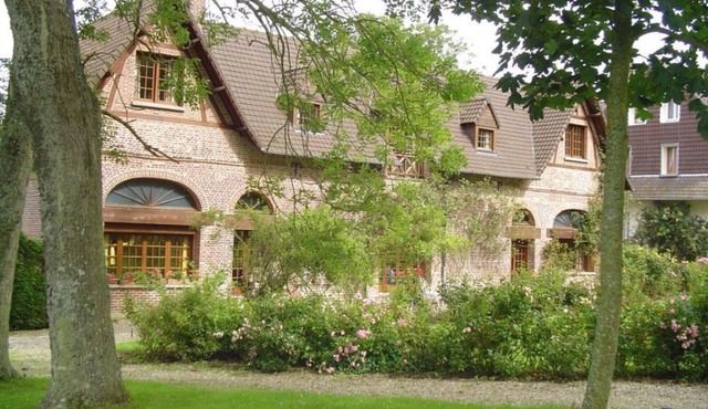 Holiday Home 'Gite Les Rosiers' with Private Garden