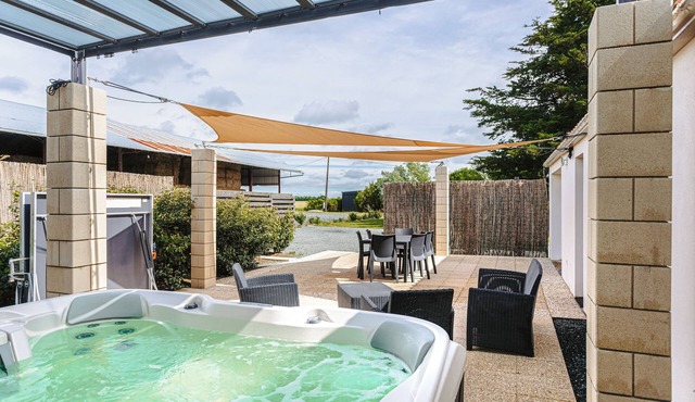 Holiday Home 'Gîte Panda' with Shared Pool, Spa, Wi-Fi & Air Conditioning