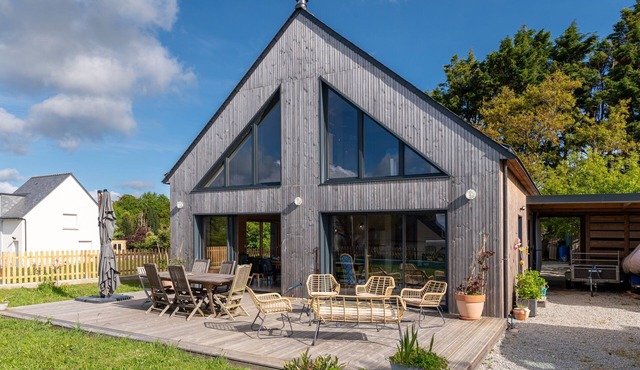 Holiday Home 'Gite Ty Laouen' with Private Terrace and Wi-Fi