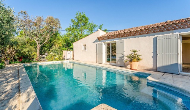 Holiday Home 'Gites Le Clos Olives in Provence' with Mountain View, Wi-Fi and Air Conditioning