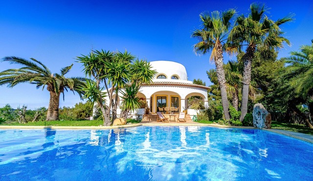 Holiday Home 'Gran Villa En Jávea - Granadella' with Sea Views, Wi-Fi & Air Conditioning