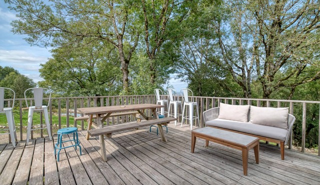 Holiday Home 'Grange Spacieuse Et Élégante' with Lake View, Shared Pool and Wi-Fi