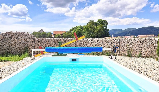 Holiday Home Green Gold - Six Bedroom with Pool