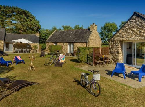 Holiday Home Großes Haus mit überdachtem und beheiztem Swimmingpool by Interhome