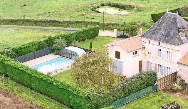 Holiday Home, Heated and Covered Pool with Private Pool, Private Terrace and Wi-Fi