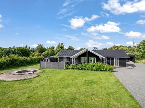 Holiday Home Helrun - 750m from the sea by Interhome