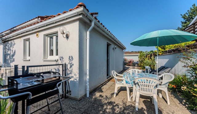 Holiday Home 'Henriela - Studio 2 Personnes' with Private Terrace, Wi-Fi and Air Conditioning
