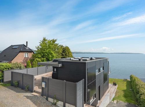 Holiday Home Herewardus - 10m to the fjord by Interhome