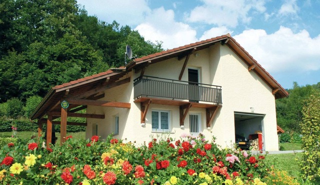 Holiday home in Le Haut-Du-Them, a drive from nature reserve