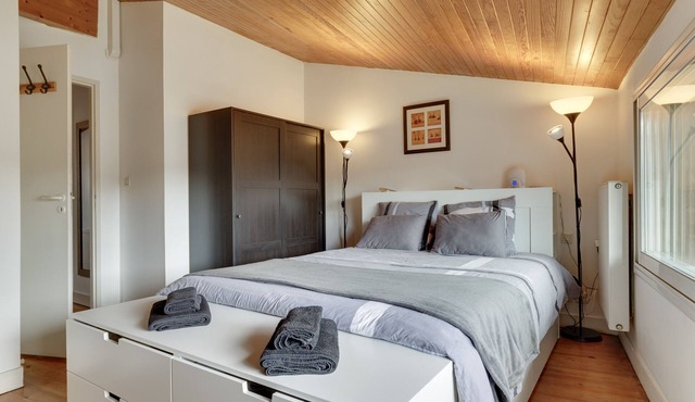 Holiday Home 'In Bordeaux, Air-Conditioned with Pool Table' with Private Terrace