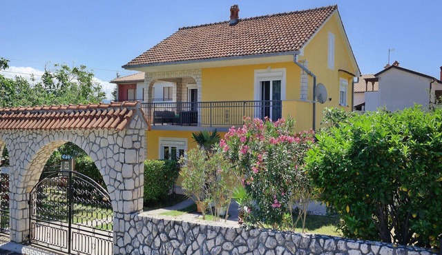 Holiday home in center of Šilo near beach
