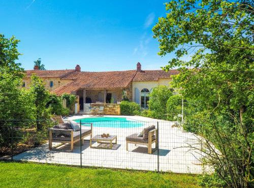 Holiday Home in Saint-Laurent-de-la-Salle with Pool