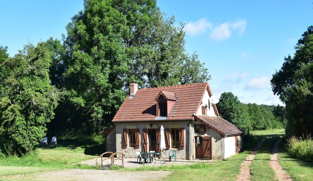 Holiday Home in Isenay near Lake and Forest