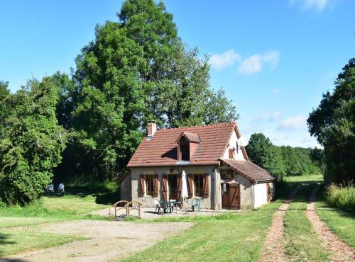 Holiday Home in Isenay near Lake and Forest