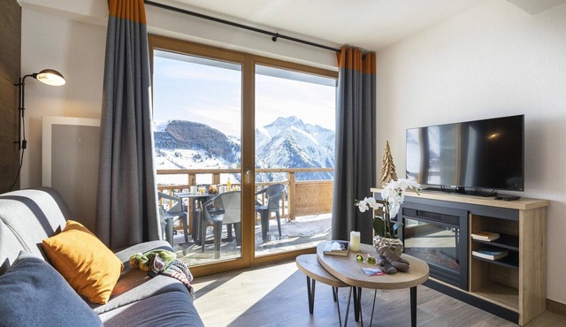 Holiday Home in Les Deux Alpes with Balcony