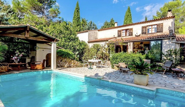 Holiday Home in Le Luc with Pool & Vineyards