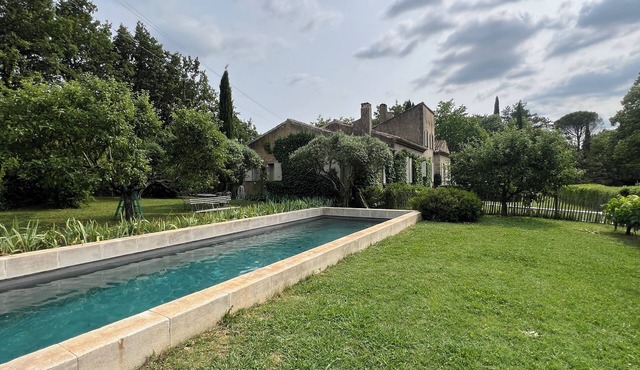 Holiday Home in Lourmarin – Stunning View of the Château