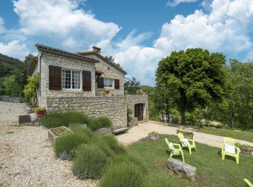 Holiday Home in Montclus near river