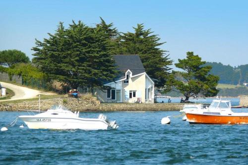 Holiday Home in Morbihan with Sea Views