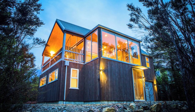 Holiday Home in Nelson Lakes- a peaceful bushy retreat in St Arnaud.