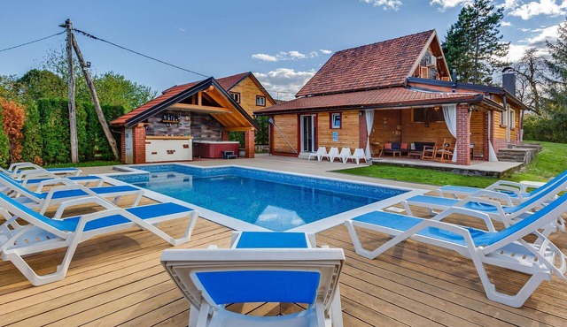 Holiday Home in Ogulin with Pool & Rafting