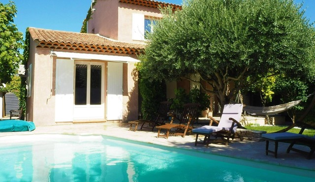 Holiday Home in Pertuis with Private Pool