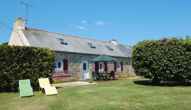 Holiday Home in Plogonnec near Sandy Beaches