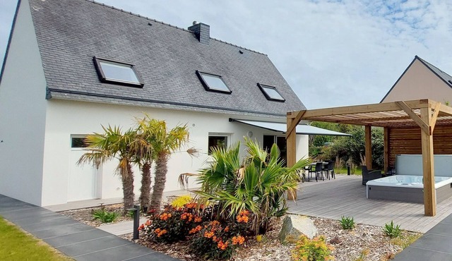 Holiday Home in Plouarzel near Sandy Beaches