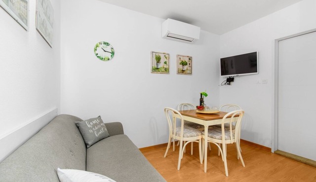 Holiday Home in Poreč with Terrace, Air condition, WIFI, Washing machine (4928-11)