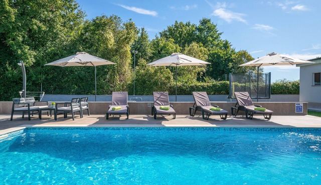 Holiday Home in Prodol with Private Pool