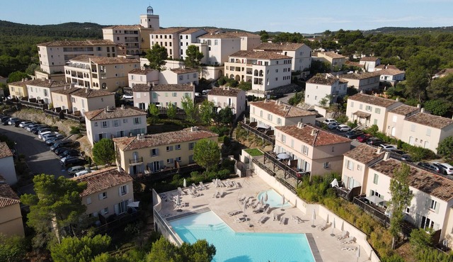 Holiday Home in Provence with Pool, Golf & Free Parking