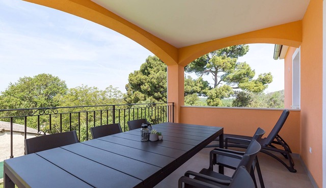 Holiday home in quiet location, sea view, 2 separate units, up to 10 persons